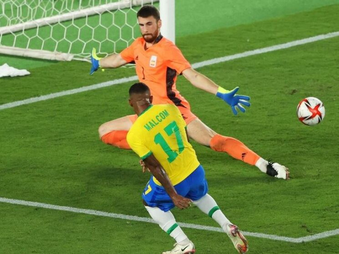 Ném đi 2 cơ hội mười mươi, Brazil đăng quang bằng đòn 'hồi mã thương' cực kỳ mãn nhãn