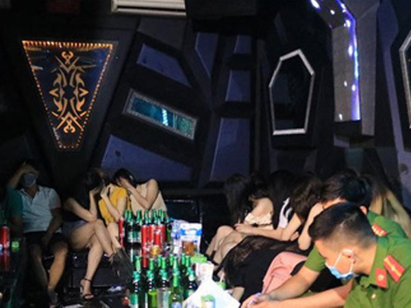 Bắt chủ chuỗi quán bar Long 'thổ dân' cùng nữ DJ đất Cảng