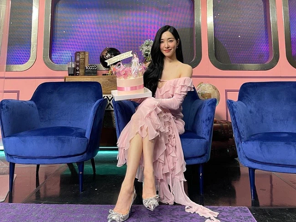 Tiffany (SNSD) diện váy 'nùi giẻ', đeo túi hiệu như đi chợ nhưng body căng đét ở tuổi 32 khiến netizen đứng hình