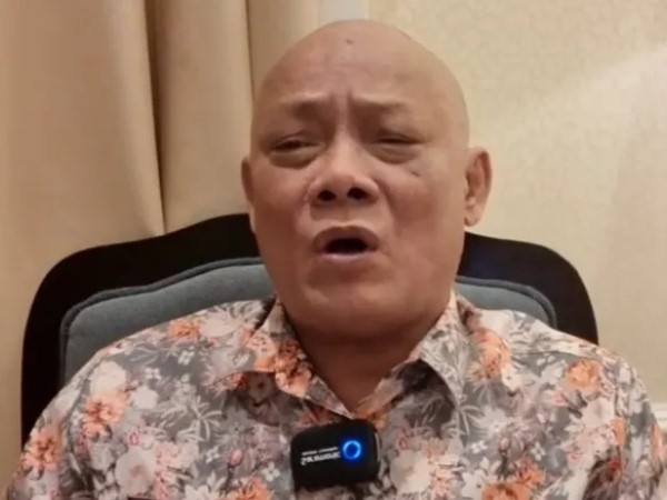 Nghệ sĩ Tấn Hoàng xuống tóc, ăn chay vì bất lực