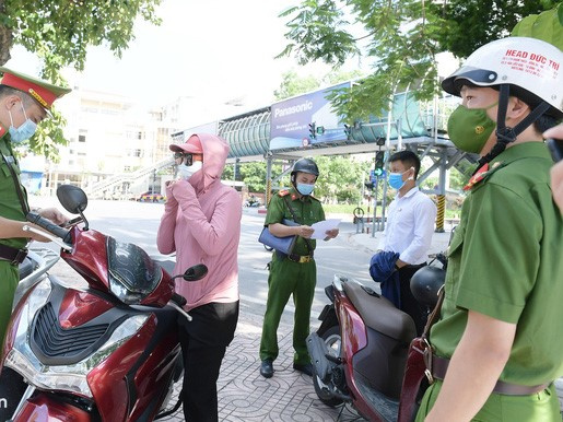 Hà Nội hỏa tốc siết chặt việc cấp và sử dụng Giấy đi đường, tăng cường kiểm soát tại các chốt