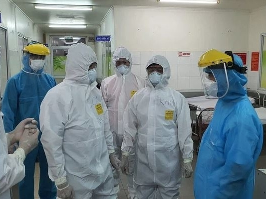 Chỉ một ngày bị sốt, người phụ nữ phát hiện dương tính SARS-CoV-2, Hà Nội thêm 13 ca mới