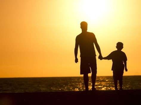 Con trai vừa thấy mẹ đã hét thất thanh: 'Bố ơi chạy mau!', chồng nghe xong mới choáng váng nhận ra 1 sự thật không hề biết về vợ