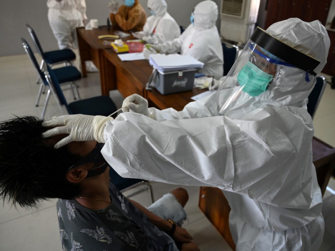 Chuyên gia dịch tễ cảnh báo 'siêu biến thể' Covid-19 kháng vaccine