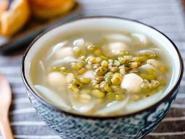 Nấu đậu xanh giải nhiệt ngày hè oi bức, chị em nhất định nhớ 5 lưu ý này để tránh rước họa vào người