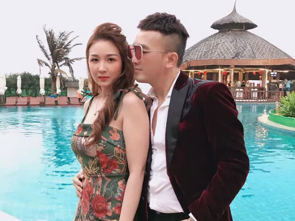 Nam ca sĩ Vbiz từng thừa nhận hẹn hò 8 năm và có con với fan bất ngờ đăng ảnh cạo trọc đầu, nguyên nhân là gì?
