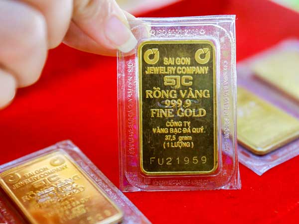 Sốc: Giá vàng SJC cao hơn thế giới trên 10 triệu đồng/lượng