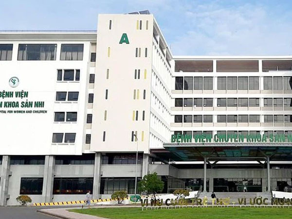 Xử lý nghiêm vụ bác sĩ trốn về quê giỗ cha được Phó Chủ tịch xã cho vượt chốt, ôm cổ