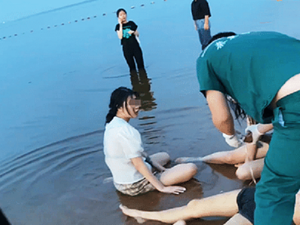 Thanh niên 17 tuổi chết thảm vì cứu 3 cô gái đuối nước, thái độ gây sốc của các nạn nhân bị lên án buộc gia đình ân nhân lên tiếng