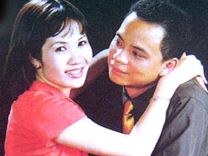 Cặp sao Việt quyết ly hôn nhưng tới tòa không đúng ngày, rủ nhau ăn phở rồi về