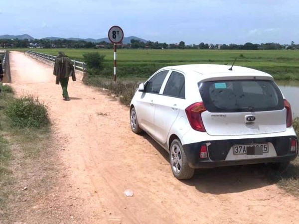 Vụ phát hiện ô tô ở mép sông, thi thể phụ nữ dưới nước: Tay nạn nhân có vết cắt sâu
