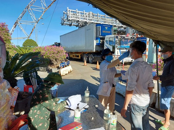 Hà Tĩnh ghi nhận thêm 15 ca dương tính với SARS-CoV-2, Nghệ An thêm 4 ca, có ca xét nghiệm đến 6 lần mới phát hiện