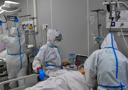 Nga: Nổ ống dẫn ôxy, bác sĩ lao vào cứu bệnh nhân Covid-19 không kịp