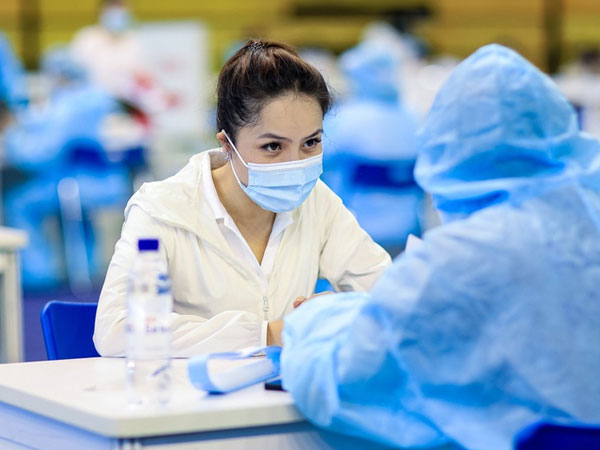 Bộ trưởng Bộ Y tế: Phải chủ động khi lượng vaccine COVID-19 về dồn dập dịp cuối năm