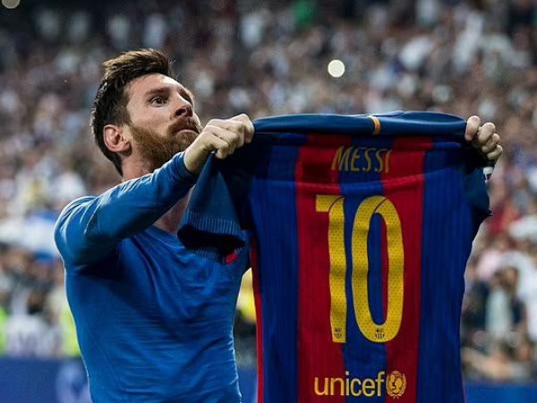 Lộ diện ‘người thừa kế’ áo số 10 của Messi tại Barca