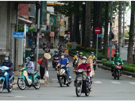 Vì sao đường phố TP HCM đông trở lại?