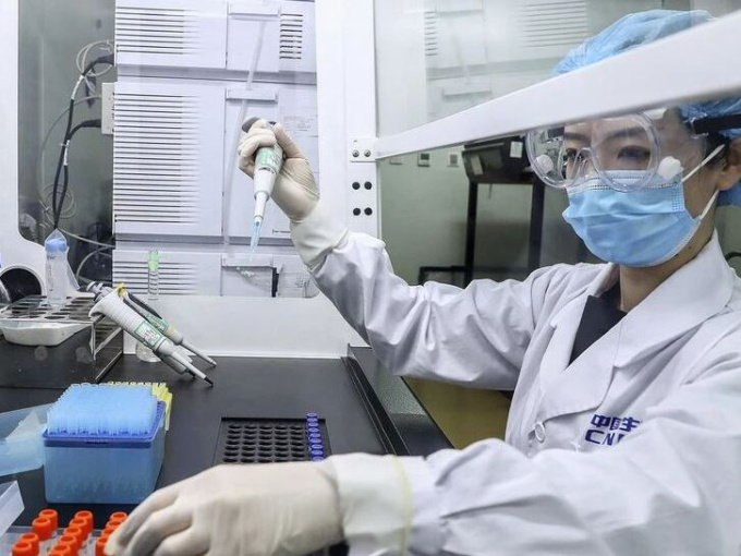 Trung Quốc gấp rút thử nghiệm tiêm trộn Sinovac và 1 loại vắc xin Mỹ công nghệ mới: Kì vọng đột phá