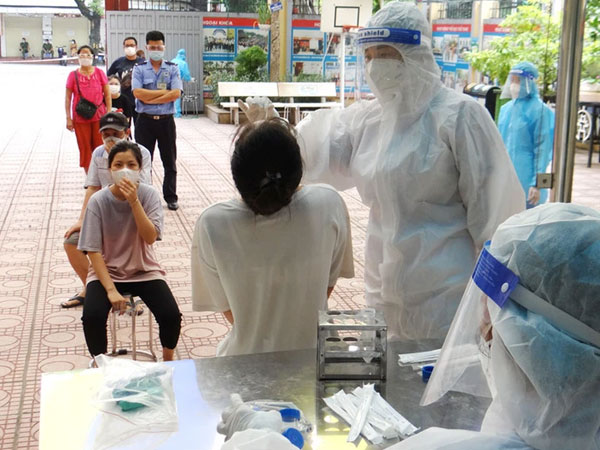 Ca mắc Covid-19 giảm liên tiếp, Phó Giám đốc CDC Hà Nội: 'Tuyệt đối không chủ quan, nguy cơ dịch vẫn rất cao'