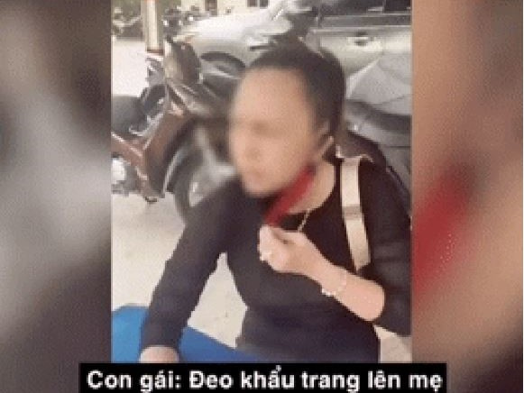 Người phụ nữ từng 'trả treo' với công an tiếp tục bị 'đào' thêm clip mắng con gái xơi xơi khi được nhắc đeo khẩu trang khiến nhiều người ngán ngẩm