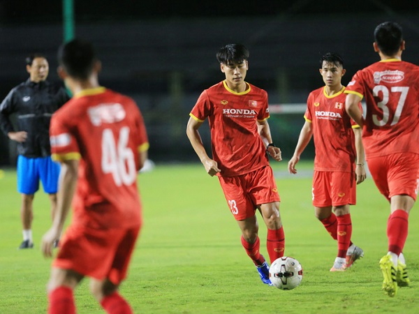 U22 Việt Nam tập buổi đầu tiên sau thay đổi của AFC