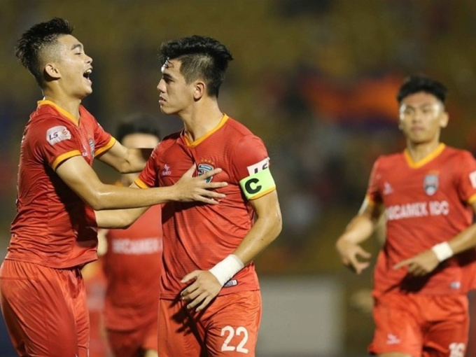 Các câu lạc bộ V.League 'sống dở, chết dở' vì VFF, VPF