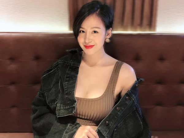Đang yên ổn trong nhà bỗng có người inbox mời 'job đi tiệc', Bà Tưng phản ứng lại bằng 1 câu xanh rờn