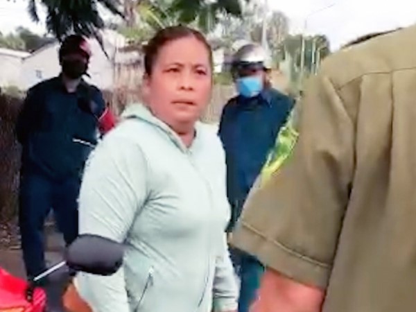 Bắt giam người phụ nữ đánh công an khi chồng bị lập biên bản vi phạm