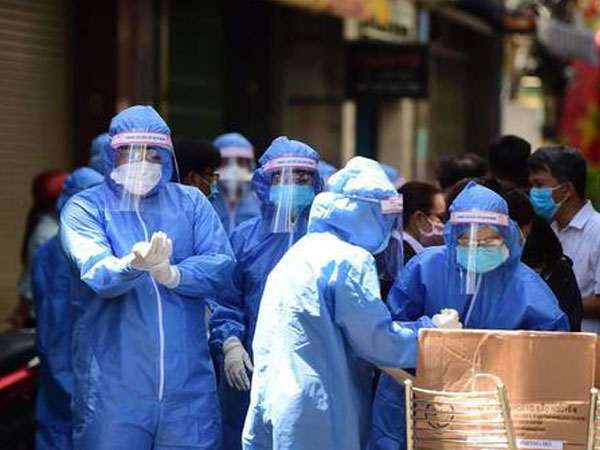 CDC Hà Nội bác thông tin một F0 từng dẫn đoàn 2.000 người đi tiêm chủng