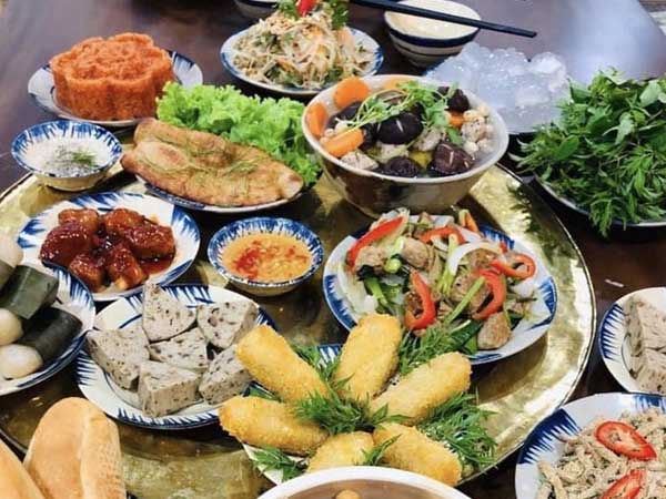 Mâm cỗ 5 triệu cúng Rằm tháng 7, người Hà Nội không tiếc tiền chi để làm cho tươm tất
