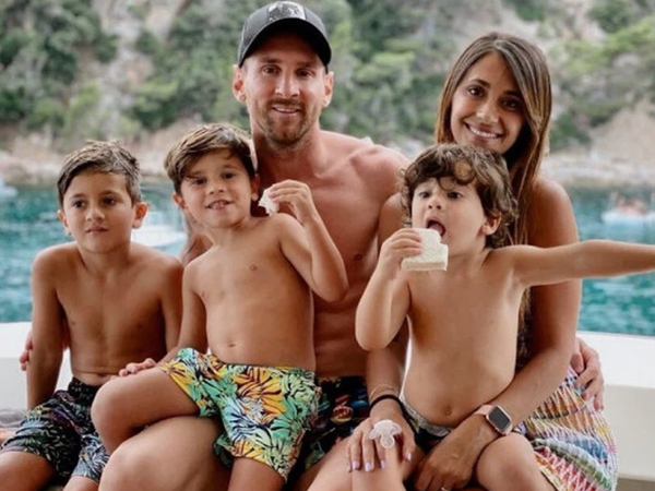 Messi tiết lộ khoảnh khắc đau lòng, gia đình rối bời trước ngày về PSG