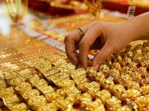 Giá vàng tăng trở lại, trong nước vẫn cao hơn thế giới trên 8 triệu đồng/ lượng