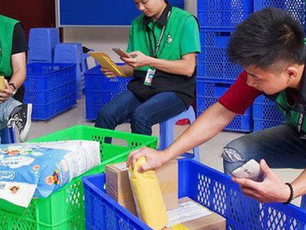 Giao hàng tiết kiệm thông báo ngừng nhận đơn tại Hà Nội, các shop kêu trời vì bị 'om' hàng