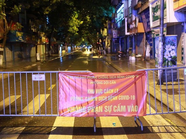 Quận Ba Đình phong tỏa một đoạn phố Đội Cấn