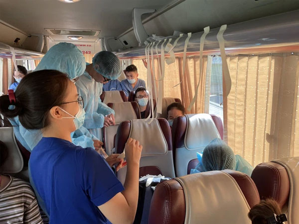 Những chuyện chưa kể của sinh viên từ Hà Nội vào Bình Dương truy vết F0: 'Làm việc hết công suất, gắn moteur vào người còn không chạy kịp'