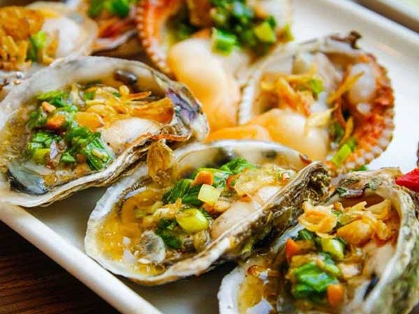 Ăn hàu sau tiêm phòng Covid-19 có bị sao không?