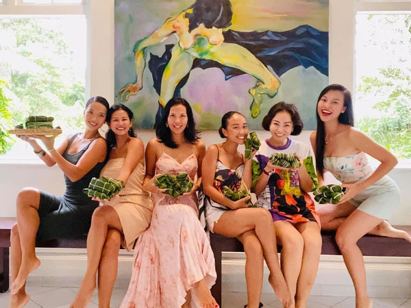 Thu Minh, Đoan Trang và MC Hoàng Oanh tụ họp tại Singapore, ấm lòng bữa tiệc bếp núc của dàn mỹ nhân xa quê vì đại dịch
