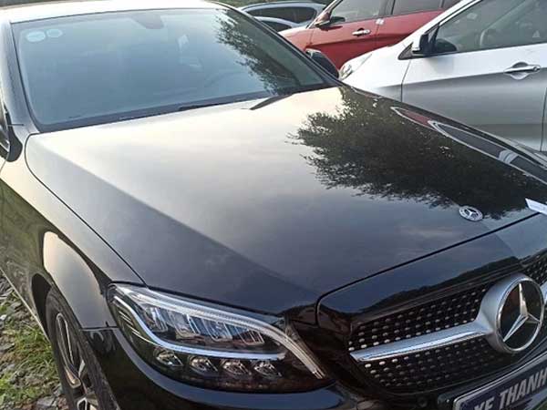Ngân hàng phát mại nhiều xe sang, biệt thự để thu hồi nợ
