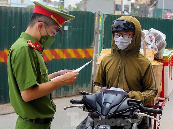Shipper tự do mỗi ngày kiếm gần 2 triệu, tìm đủ cách 'thông' chốt