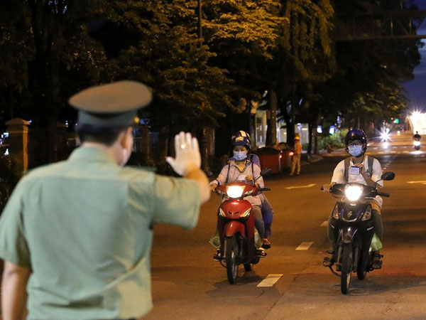 TP.HCM giãn cách theo Chỉ thị 16 đến 15-9, 'ai ở đâu thì ở đó'
