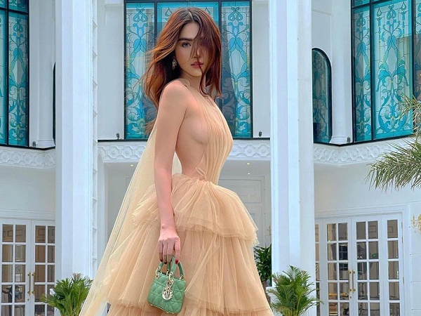 Hiếm lắm mới thấy Ngọc Trinh 'qua mặt' Lý Nhã Kỳ khi đụng hàng nhưng vừa quay đầu đã lộ ngay điểm trừ