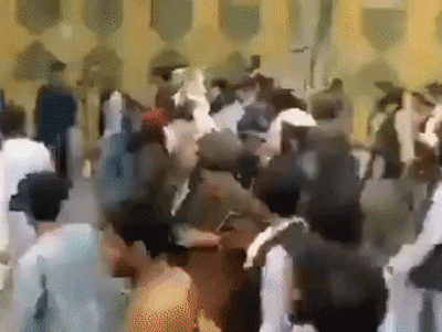Kabul bị Taliban bao vây tứ phía: Người dân hoảng loạn, bật khóc, taxi tăng giá 5 lần cũng không có mà đi