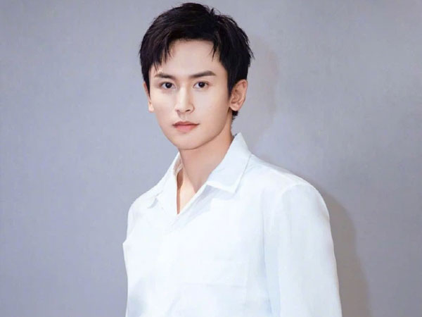 Sau 2 ngày, Trương Triết Hạn mất trắng: 27 hợp đồng bị huỷ, Weibo cấm cửa, bị ra hẳn văn bản tẩy chay đầu tiên trong lịch sử