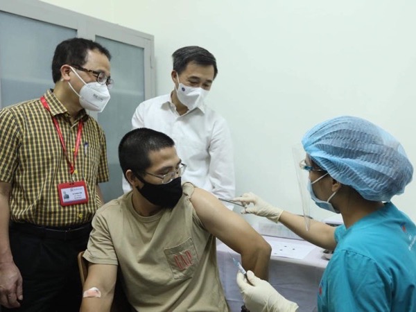 100 tình nguyện viên bắt đầu tiêm thử nghiệm vắc xin Covid-19 ARCT-154