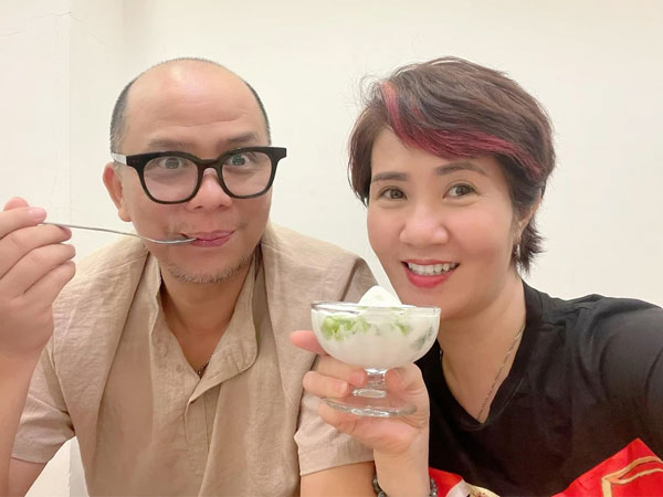 Bà xã U50 xinh đẹp, nổi tiếng, 'con nhà nòi' của Chiến 'chó' phim 'Hương Vị Tình Thân'
