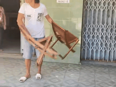 Người đàn ông vác ghế đánh công an khi bị nhắc nhở đeo khẩu trang bị bệnh tâm thần