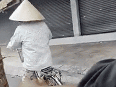 Thanh niên ép sát người phụ nữ rồi đưa ra lời 'đề nghị điên rồ' giữa mùa dịch, cái kết cuối khiến tất cả rưng rưng
