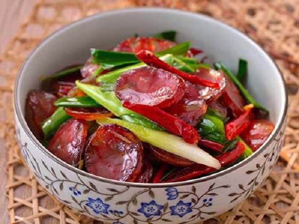 2 loại thịt được giới chuyên gia cảnh báo là 'sát thủ' dễ gây ung thư ruột, đáng tiếc lại hay có mặt trong mâm cơm người Việt