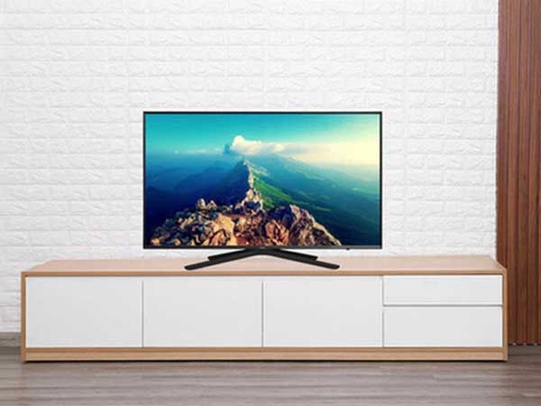 Tivi giảm giá sốc hơn 50%, máy lạnh, máy giặt... đồng loạt giảm sâu