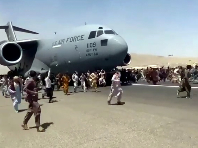 Sốc: Phát hiện thi thể người Afghanistan bên trong càng đáp máy bay Mỹ