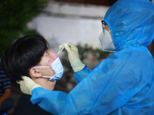 Sáng 17/8, Hà Nội phát hiện 17 ca mắc Covid-19, trong đó 14 ca ở khu cách ly